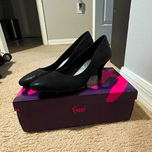 black shimmer kitten heels✨